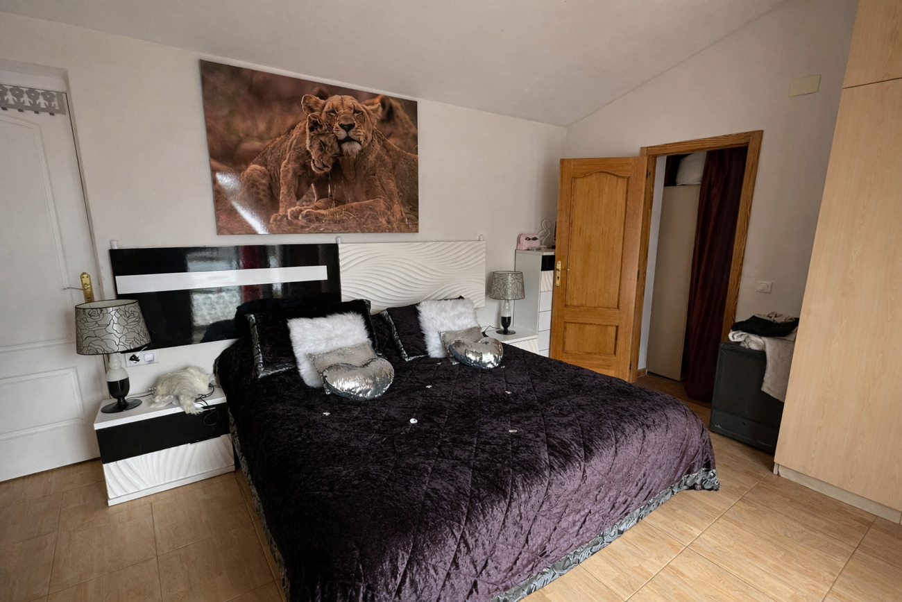 Master bedroom in villa for sale in Castalla