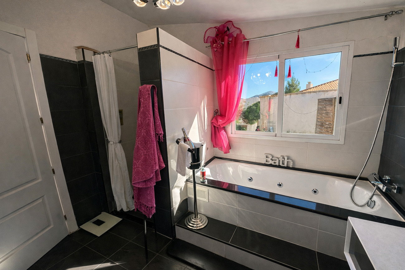 Garden in villa for sale in Castalla