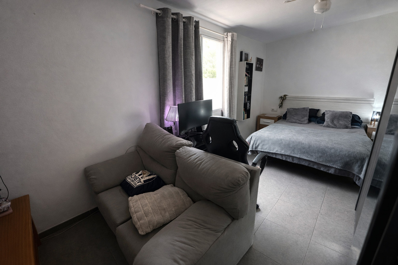 Master bedroom in villa for sale in Castalla