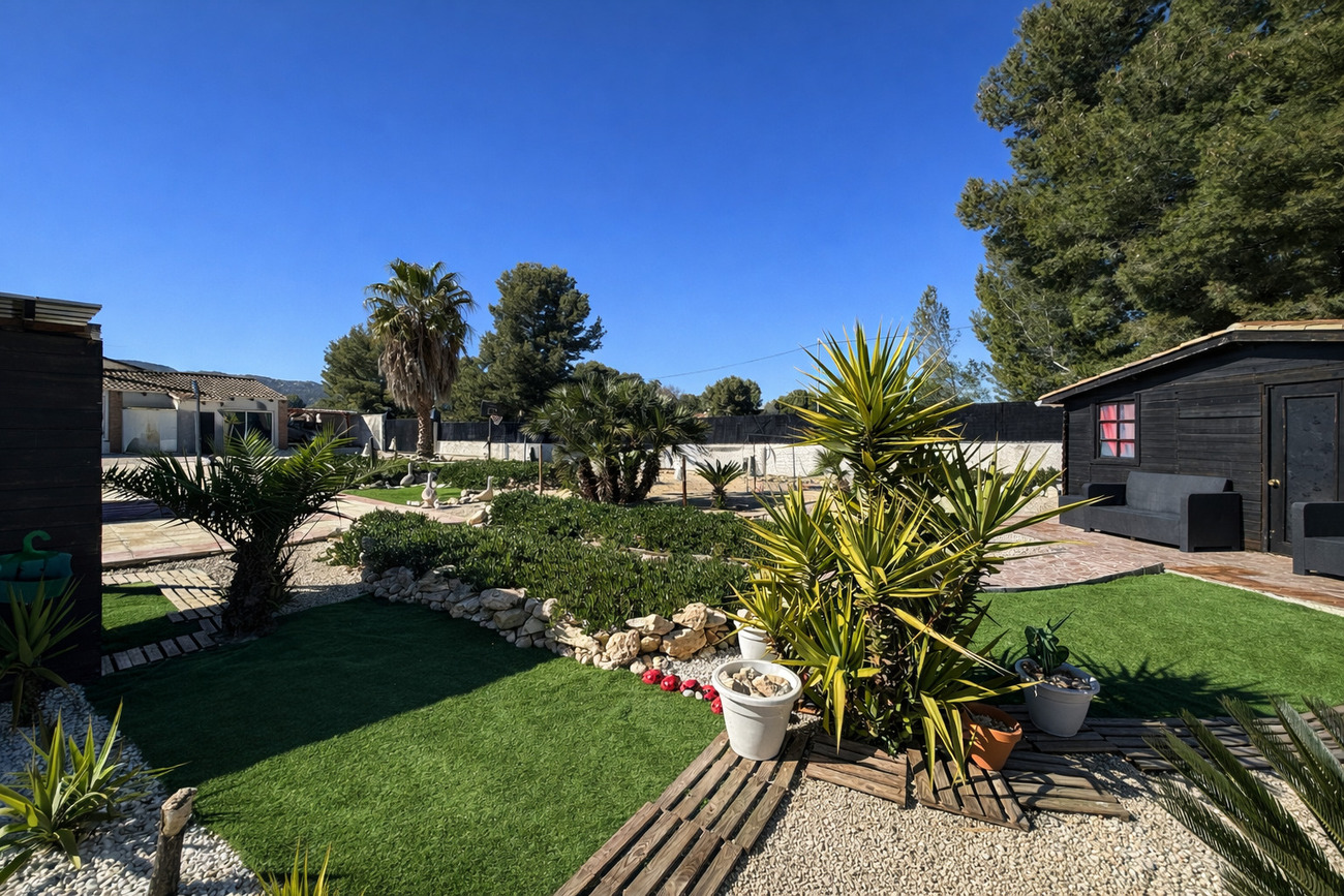 Bedroom in villa for sale in Castalla