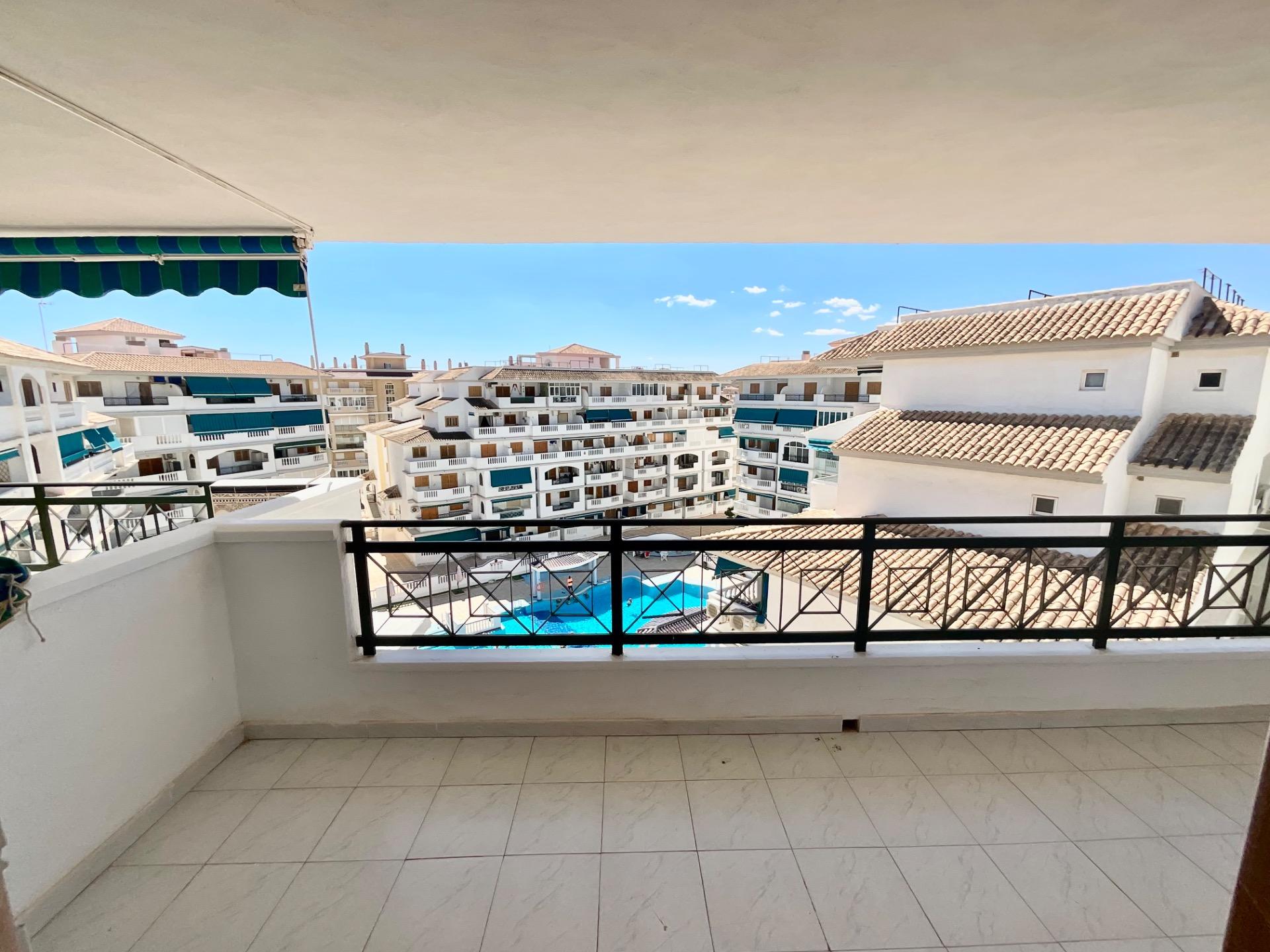 For sale: this fabulous PENTHOUSE in the Viñamar 6 residential complex, La Mata, with SOUTH-facing o