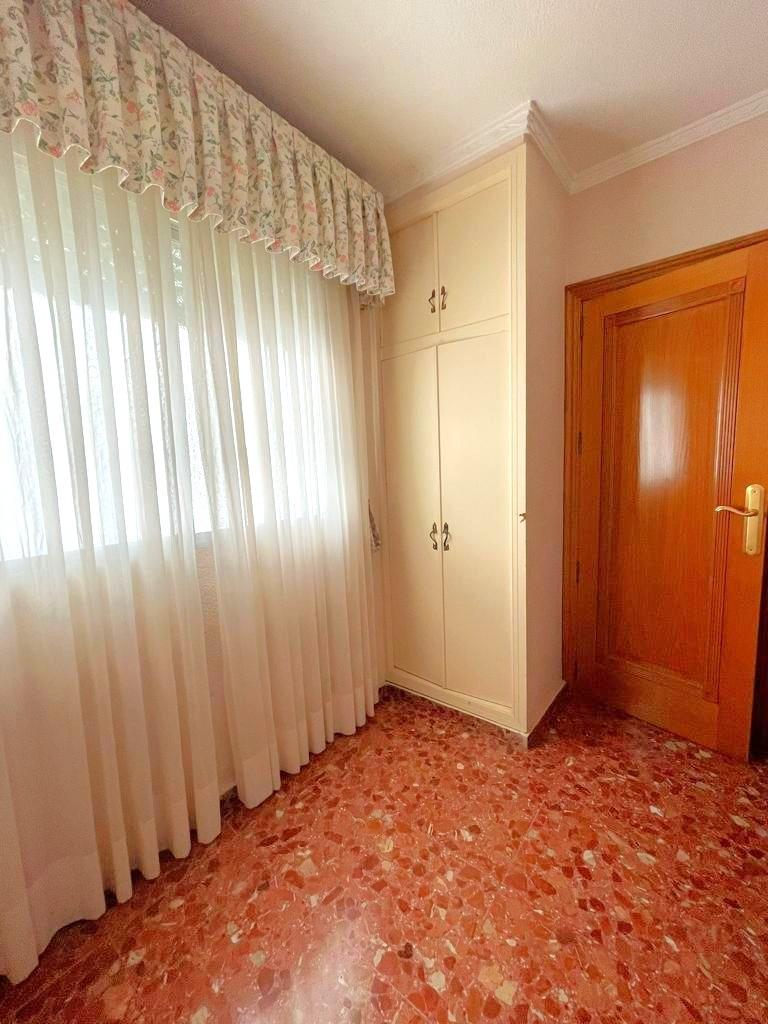 Master bedroom in apartment for sale in Torrevieja