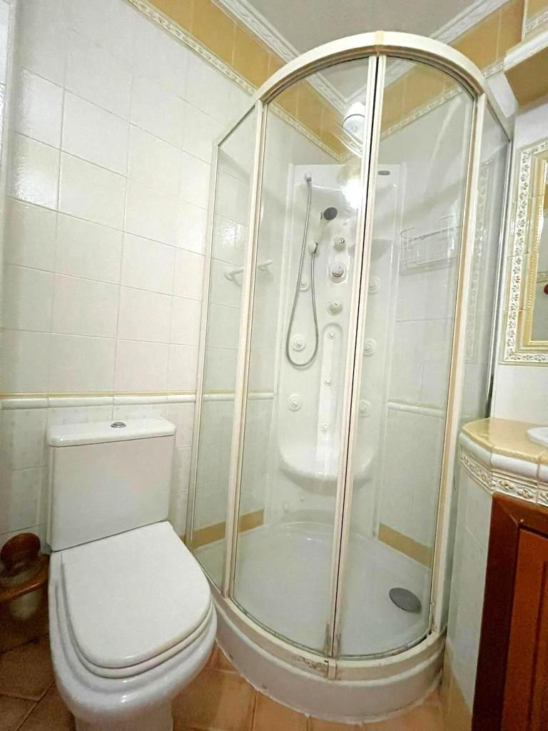 Bedroom in apartment for sale in Torrevieja