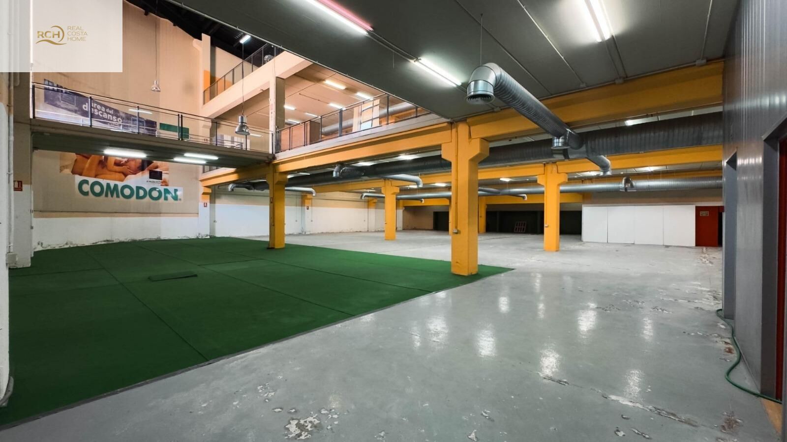COMMERCIAL WAREHOUSE FOR SALE IN FINESTRAT A spacious commercial warehouse is offered for sale in th