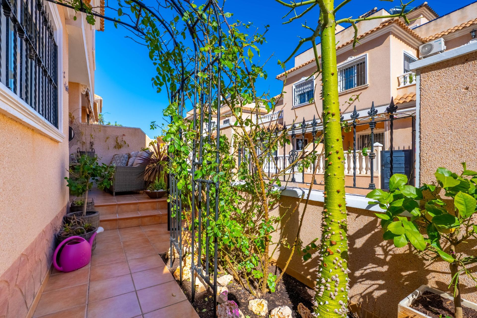 Dining area in terraced for sale in Orihuela Costa