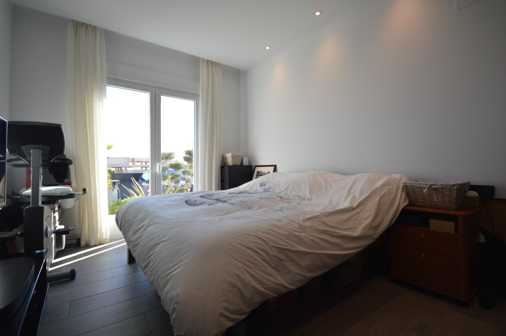 Master bedroom in villa for sale in Algorfa