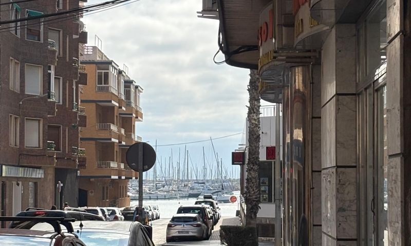 2-Bedroom Apartment in Torrevieja with Garage and Elevator, Just 200 Meters from the SeaJust 200 met