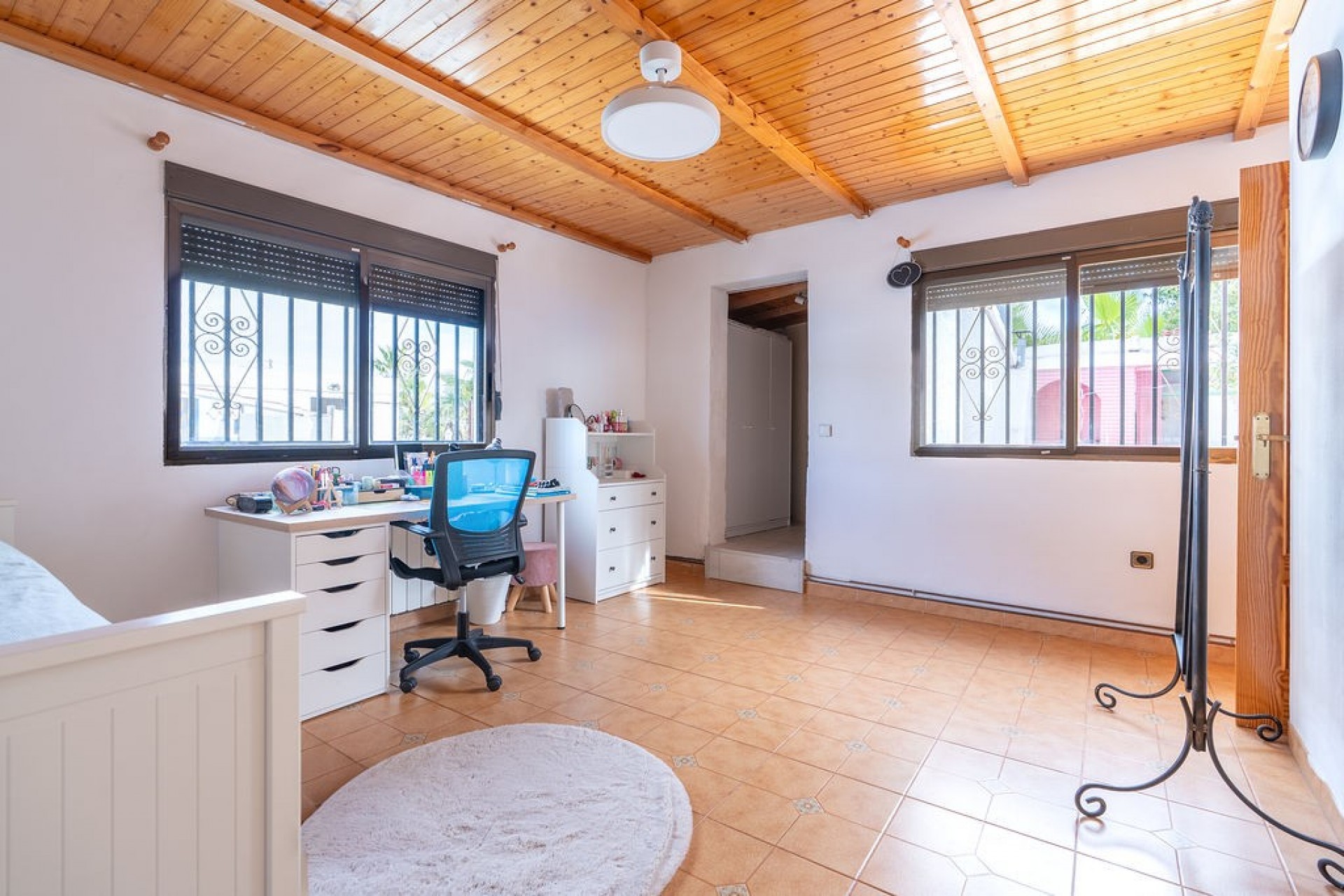 Bedroom in villa for sale in Hondón de las Nieves