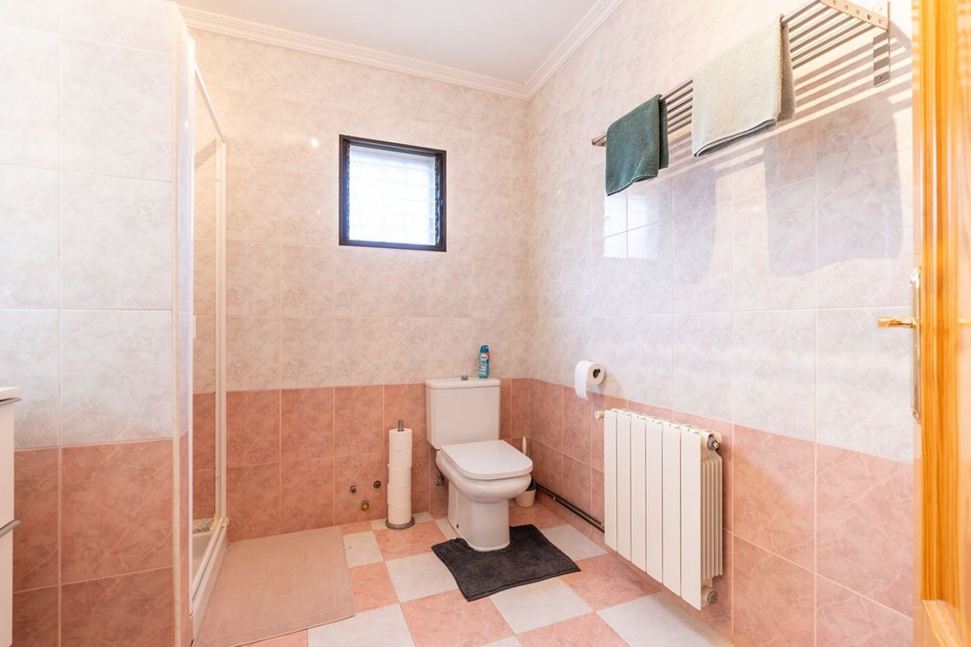 Bedroom in villa for sale in Hondón de las Nieves