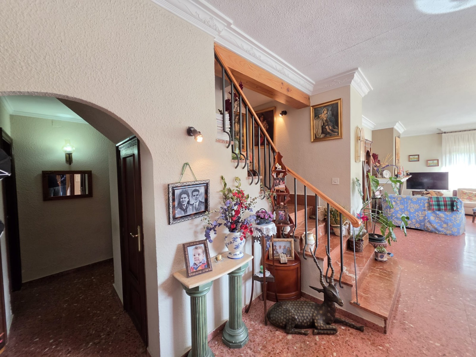 Terrace in villa for sale in Elda