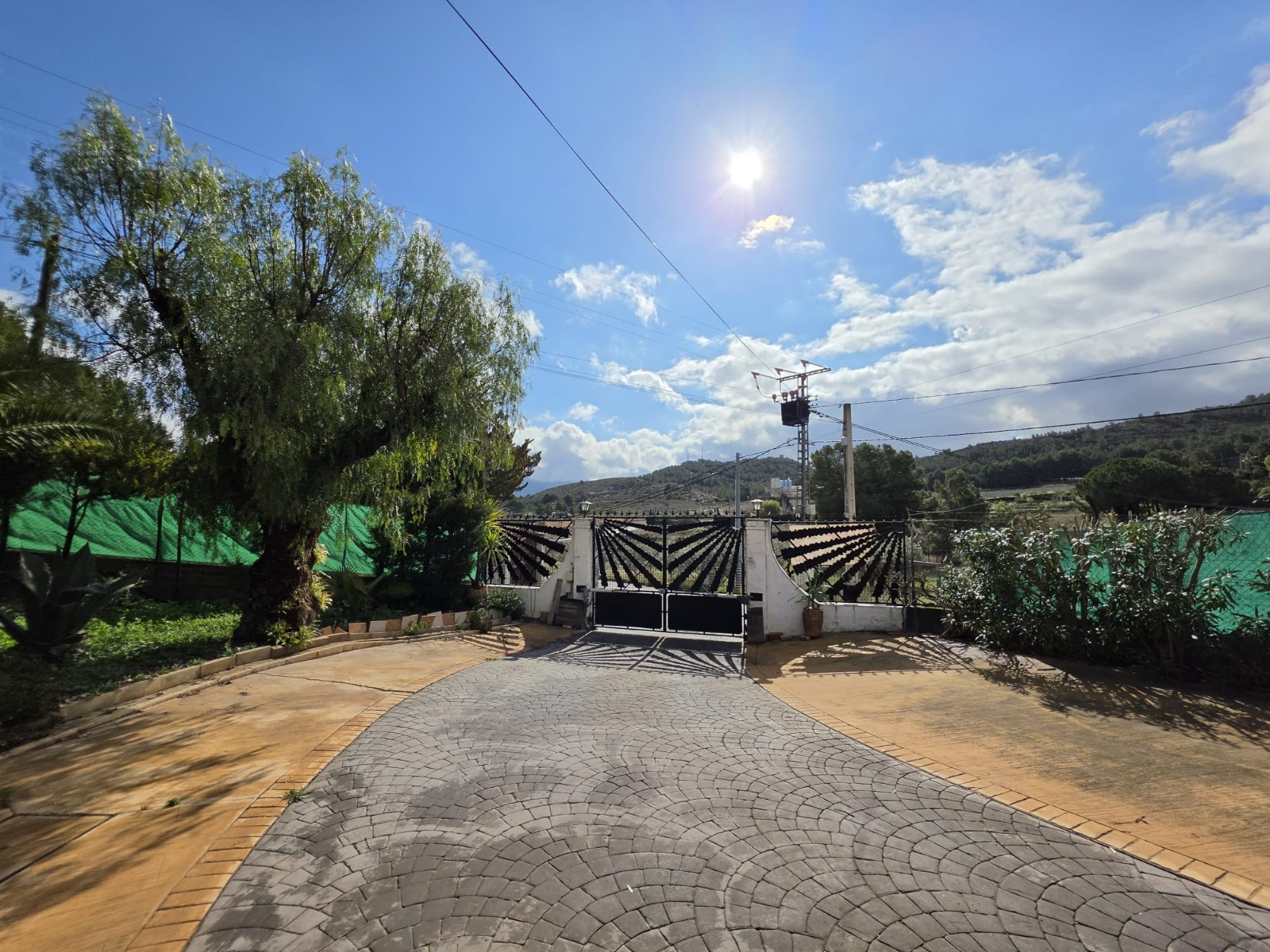 Bedroom in villa for sale in Elda