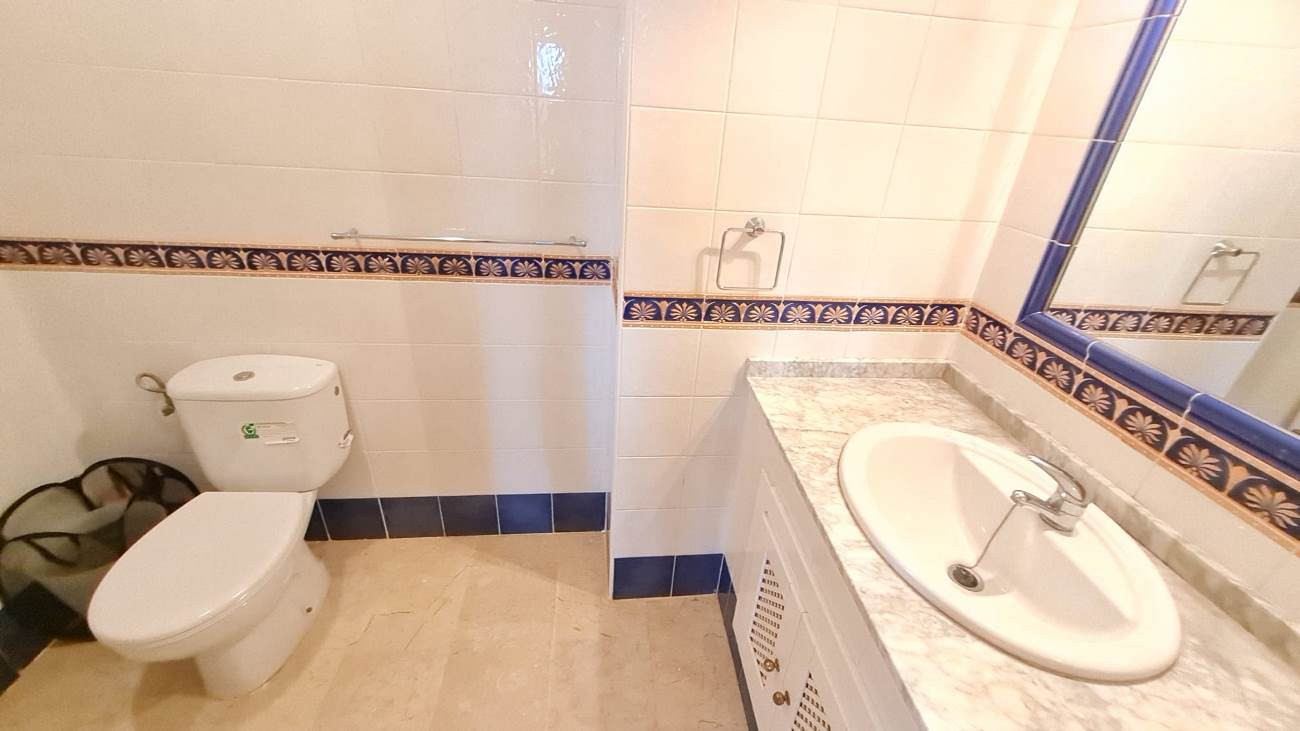 Bathroom in penthouse for sale in Villamartin