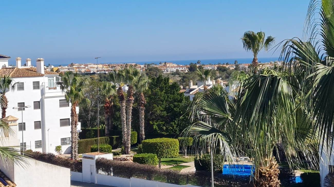 Dining area in penthouse for sale in Villamartin
