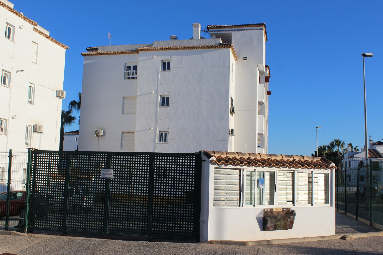 Terrace in penthouse for sale in Villamartin