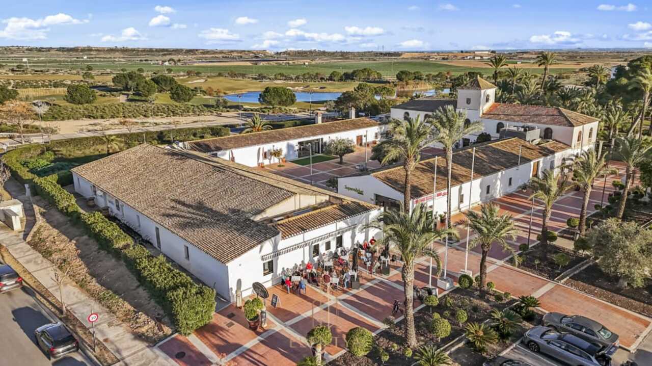 Garden in apartment for sale in Hacienda Riquelme Golf Resort