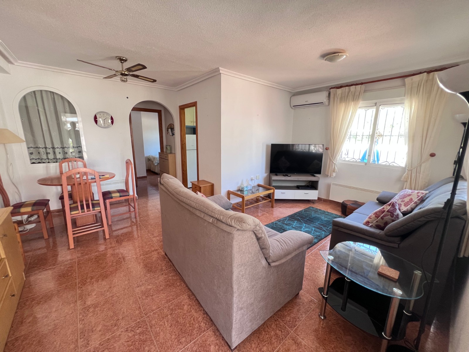 Pool area in villa for sale in Orihuela