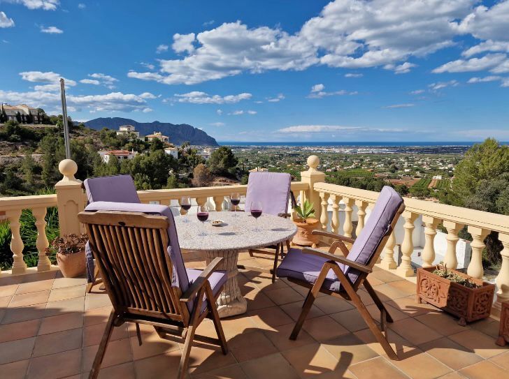 Garden in villa for sale in Pedreguer