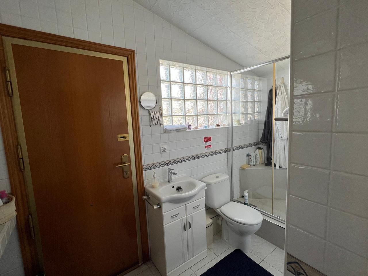 Kitchen in villa for sale in Cabo Roig