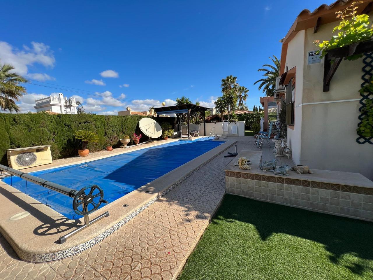 Dining area in villa for sale in Cabo Roig