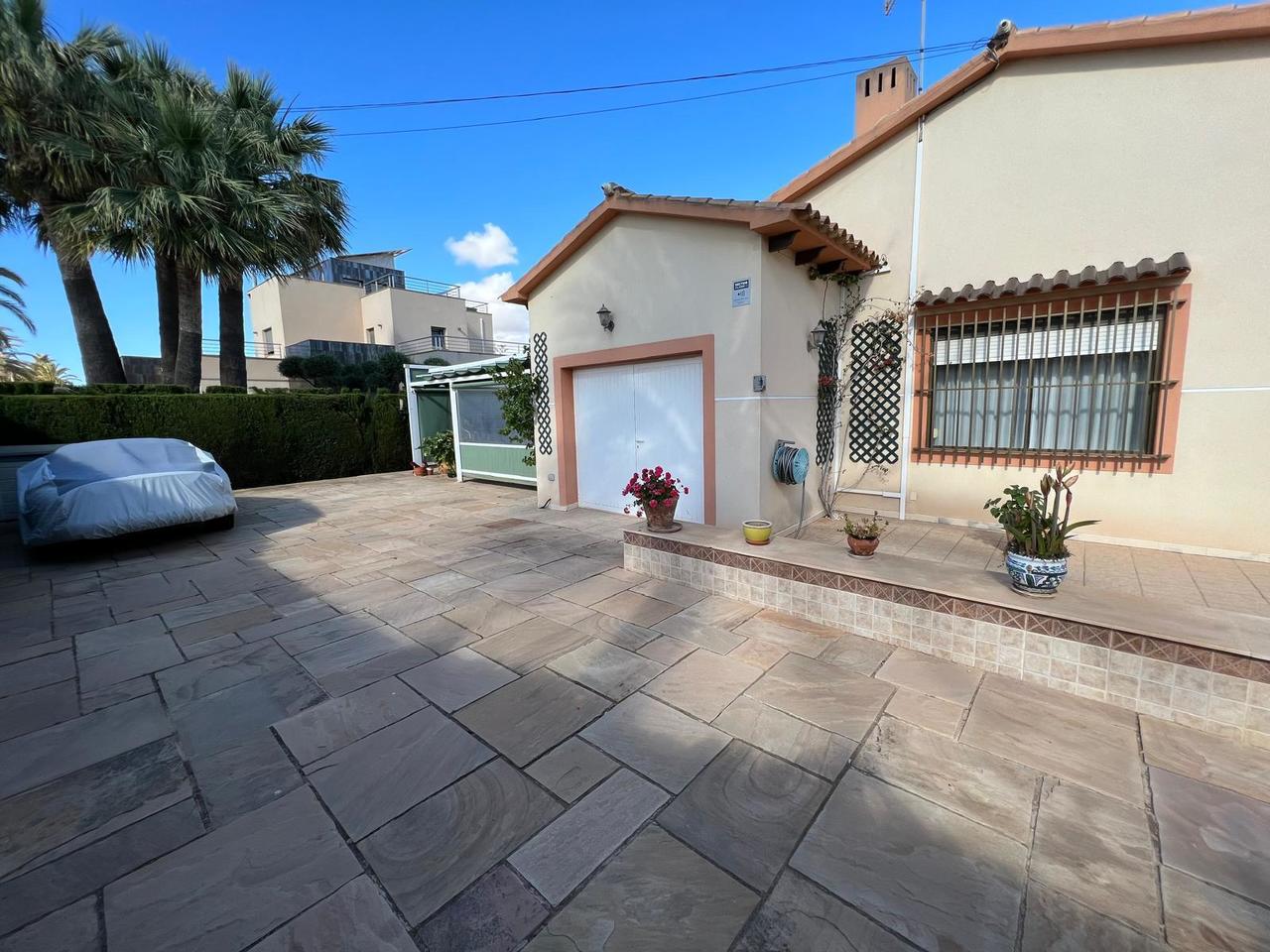 Terrace in villa for sale in Cabo Roig