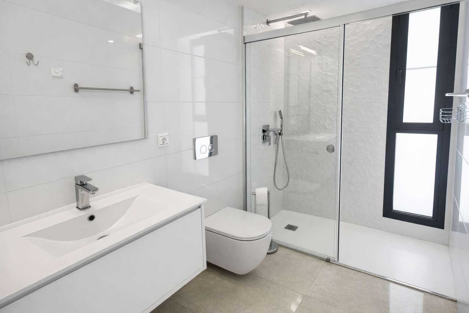 Bathroom in villa for sale in Algorfa