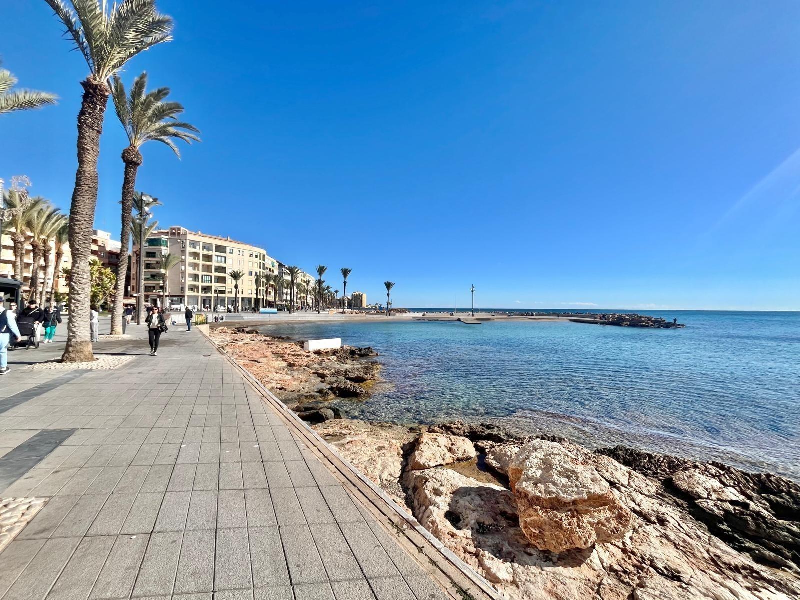 Bedroom in apartment for sale in Torrevieja