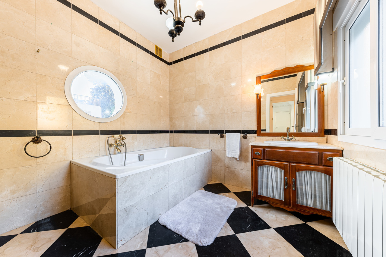 Bathroom in villa for sale in Dehesa de Campoamor