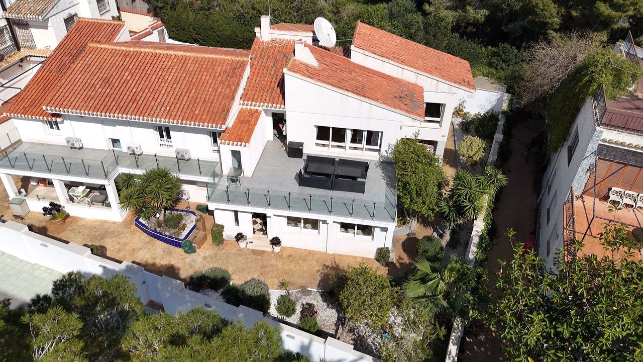Garden in villa for sale in Dehesa de Campoamor
