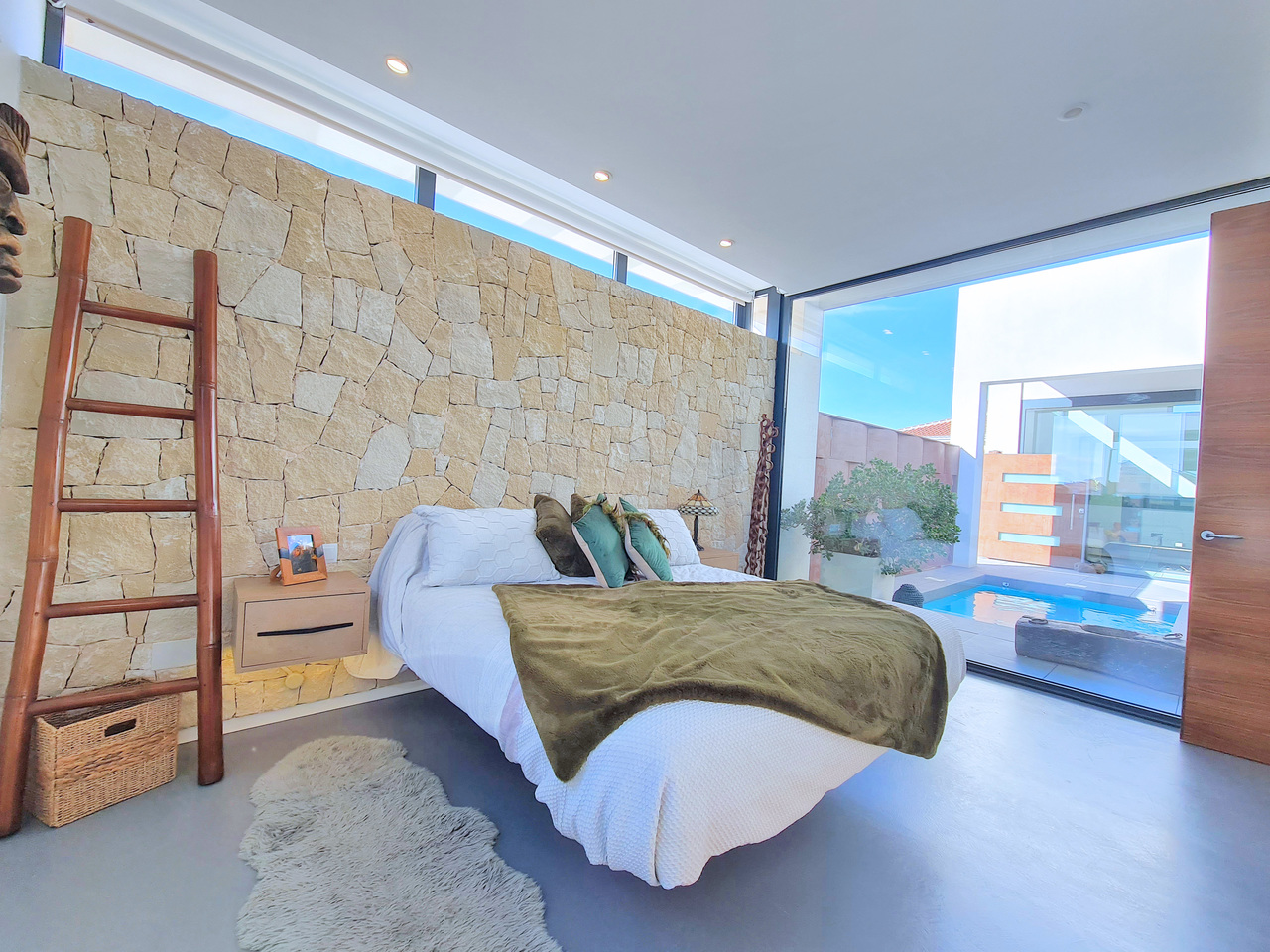 Terrace in villa for sale in Los Alcazares
