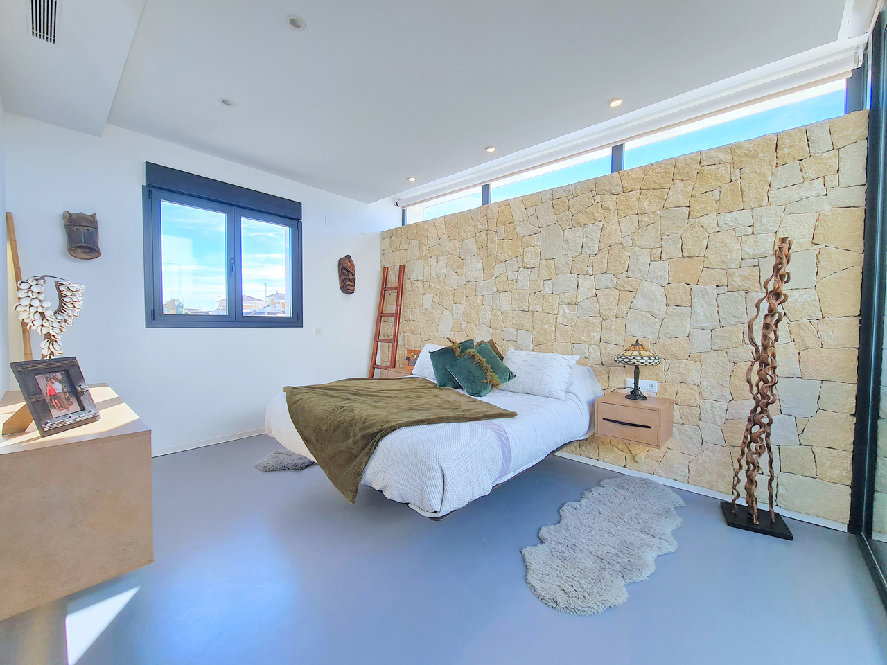 Pool area in villa for sale in Los Alcazares