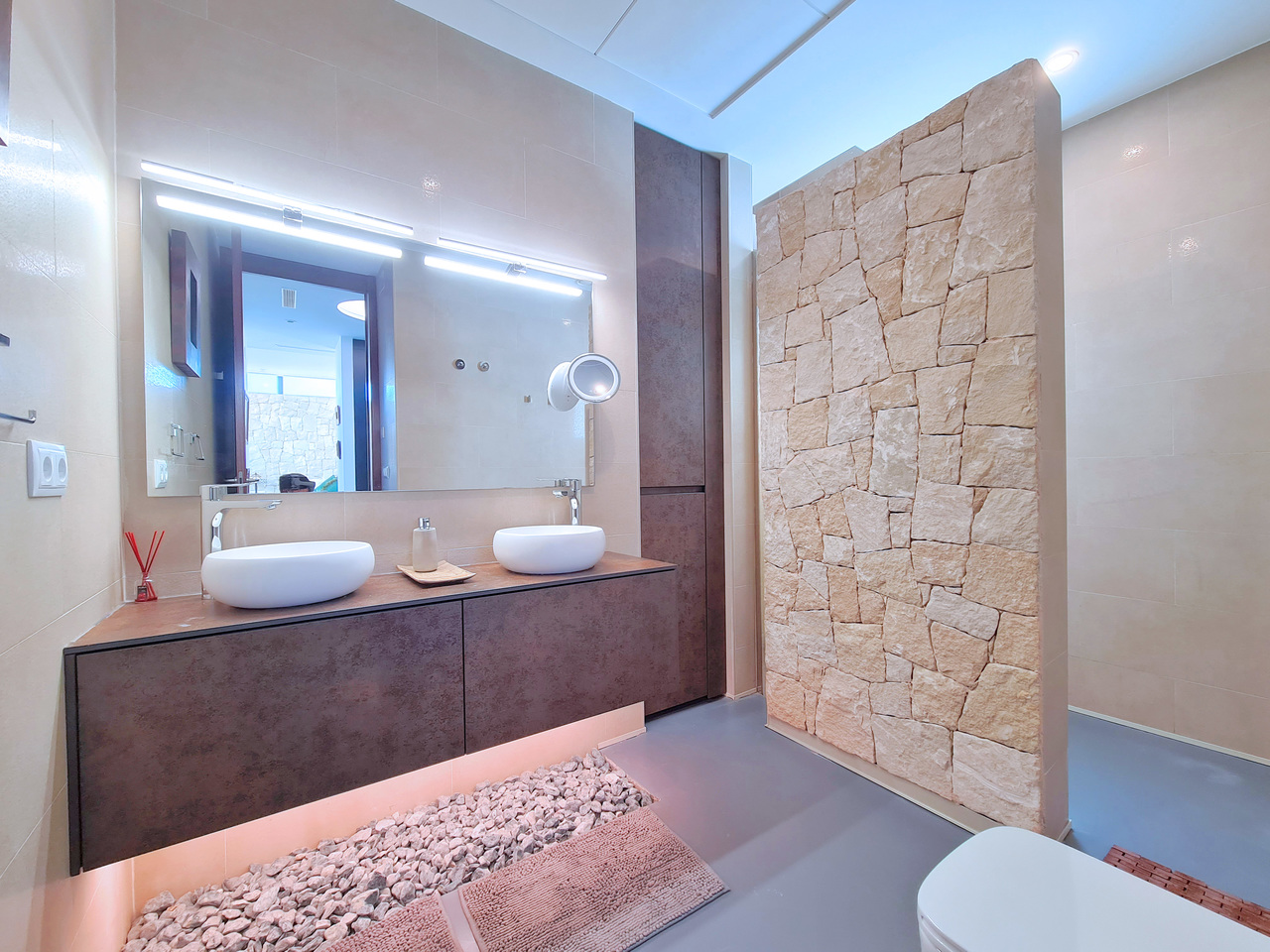 Dining area in villa for sale in Los Alcazares