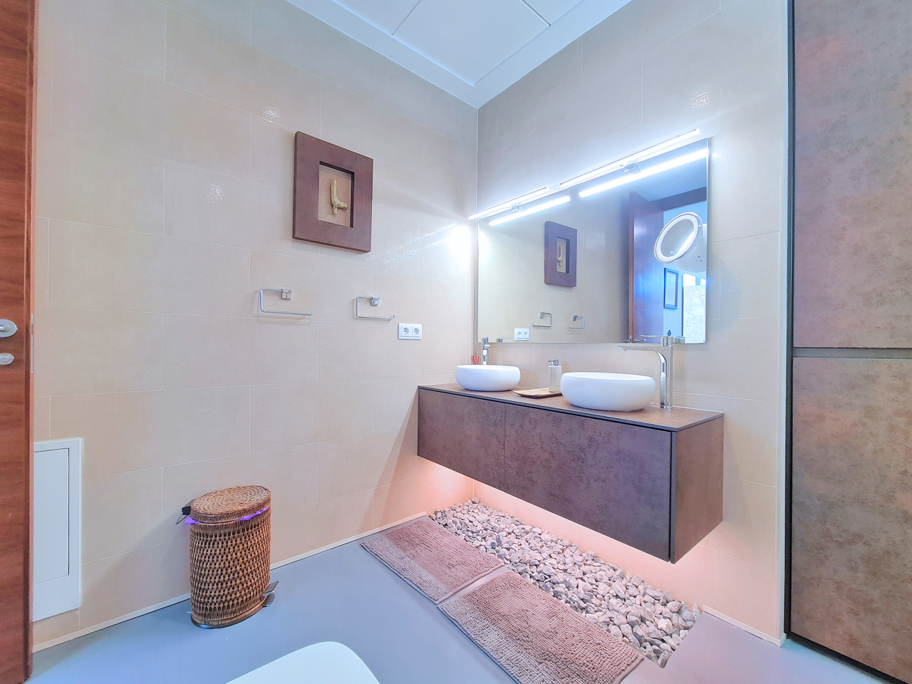 Bedroom in villa for sale in Los Alcazares