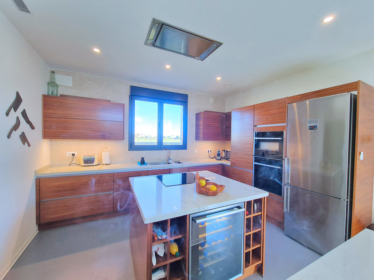 Master bedroom in villa for sale in Los Alcazares