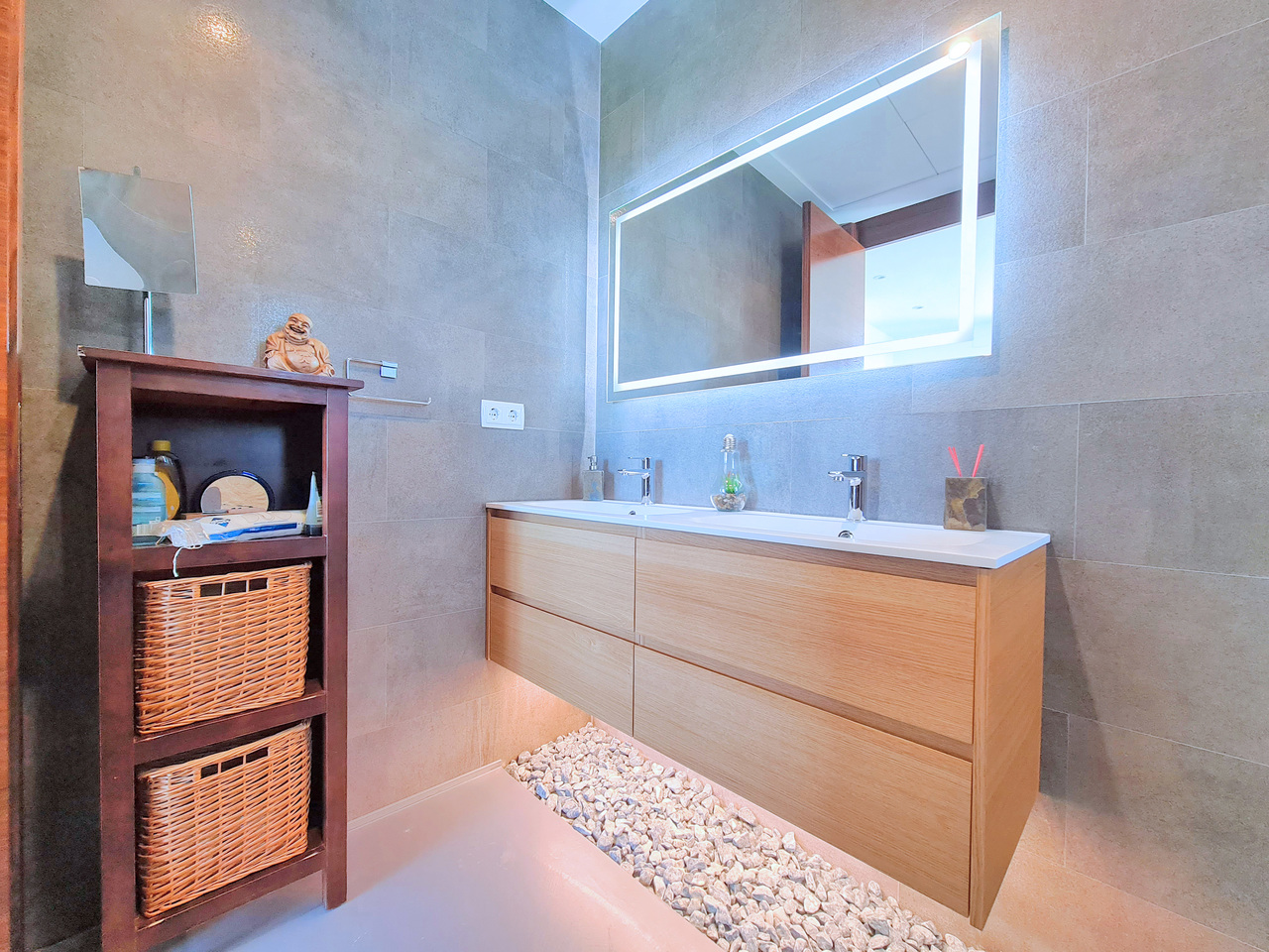 Terrace in villa for sale in Los Alcazares