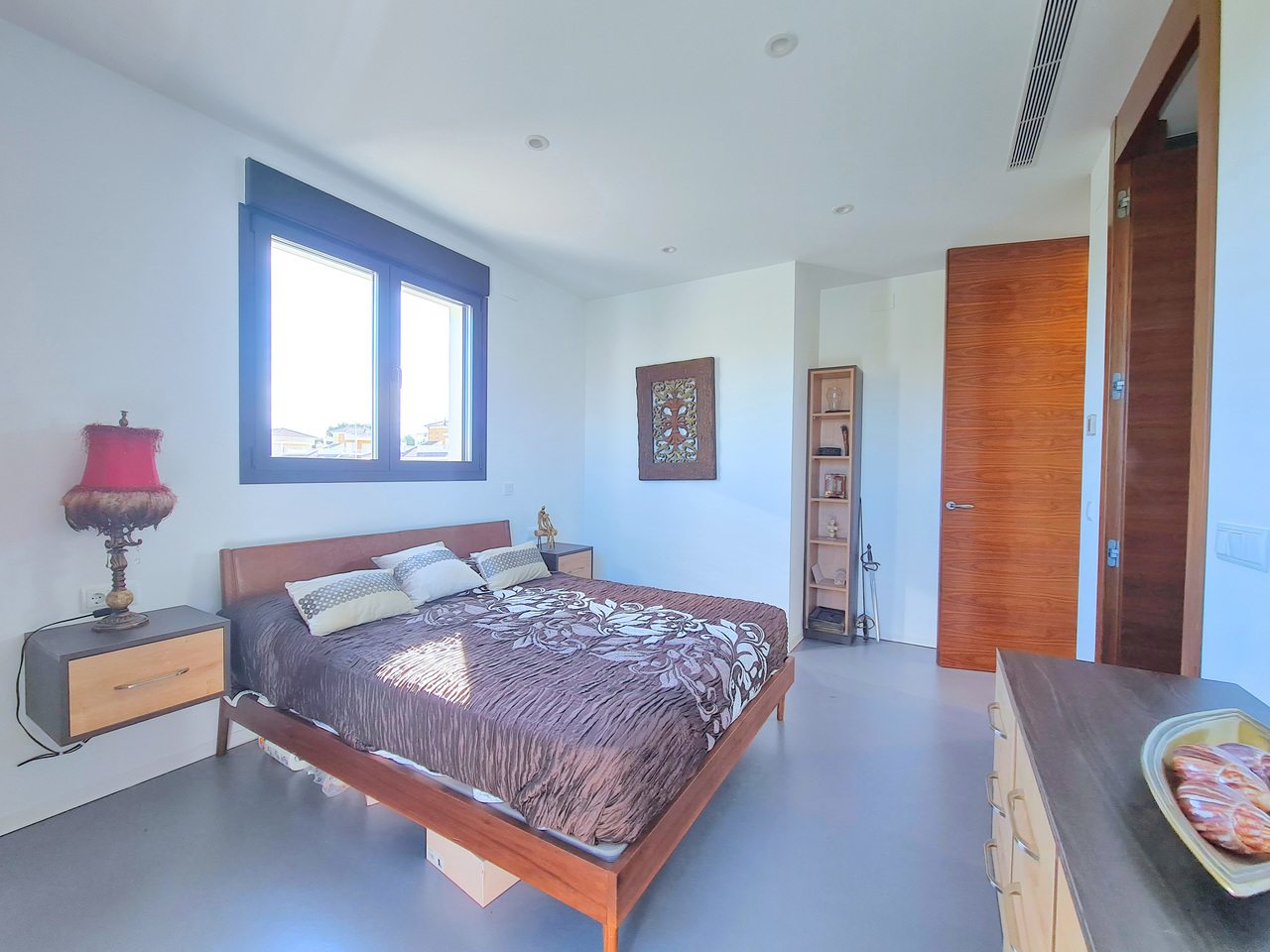 Pool area in villa for sale in Los Alcazares