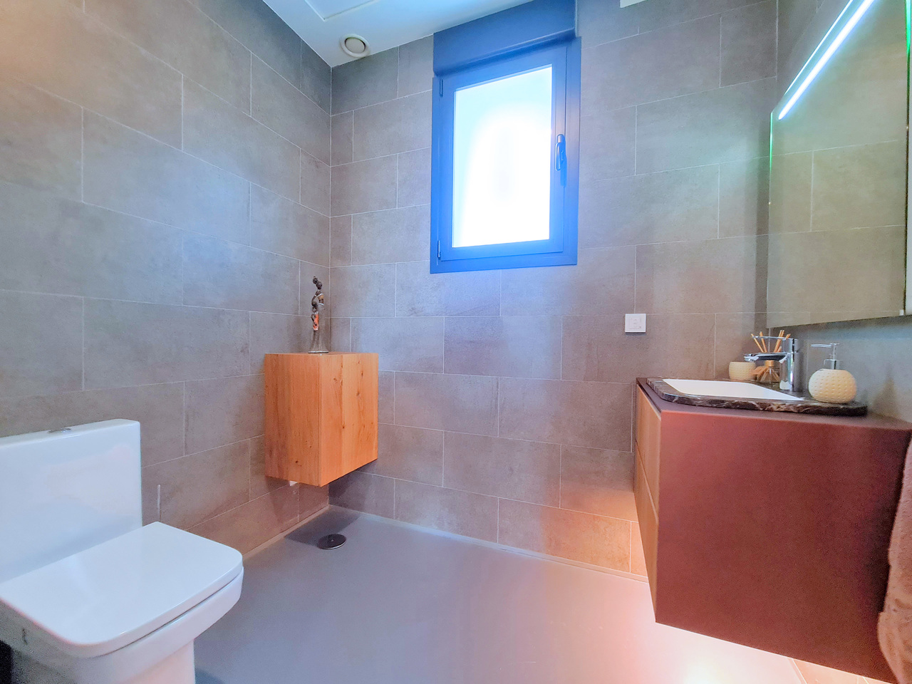 Garden in villa for sale in Los Alcazares