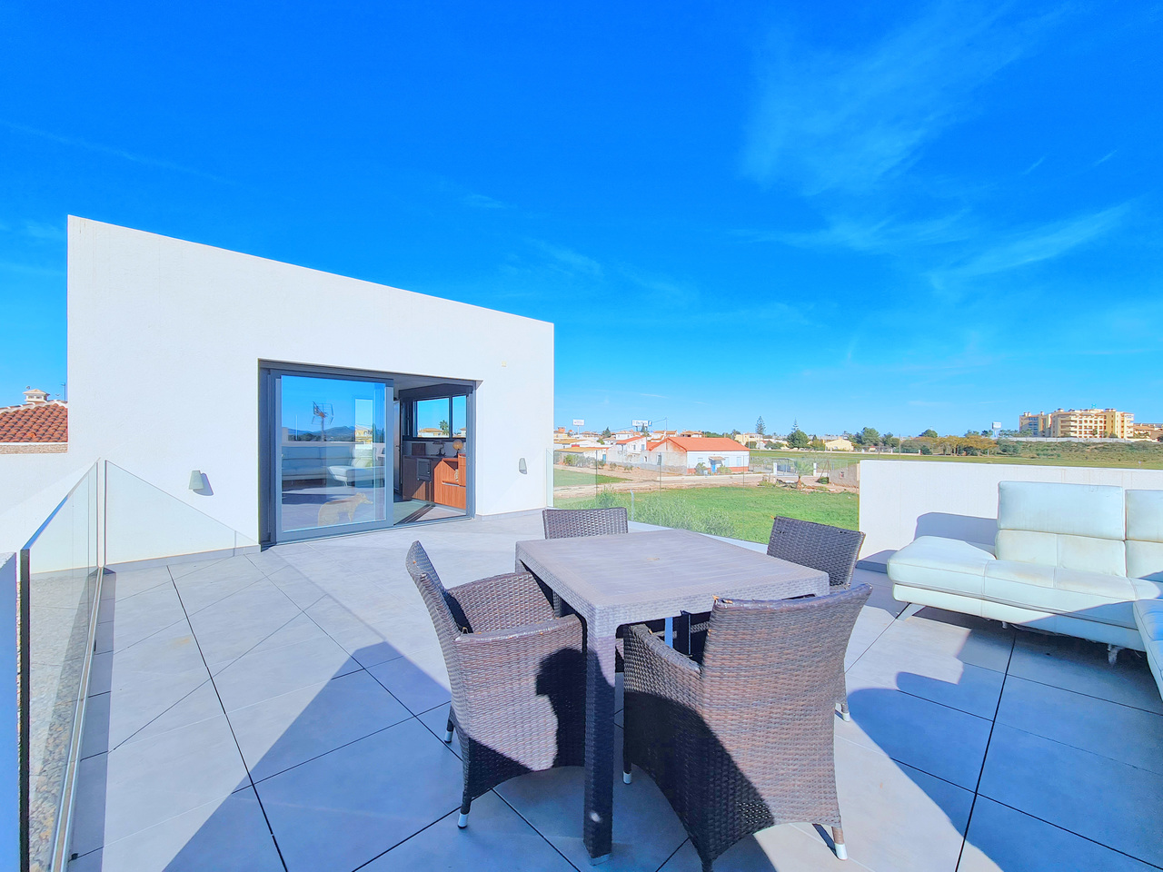 Bedroom in villa for sale in Los Alcazares