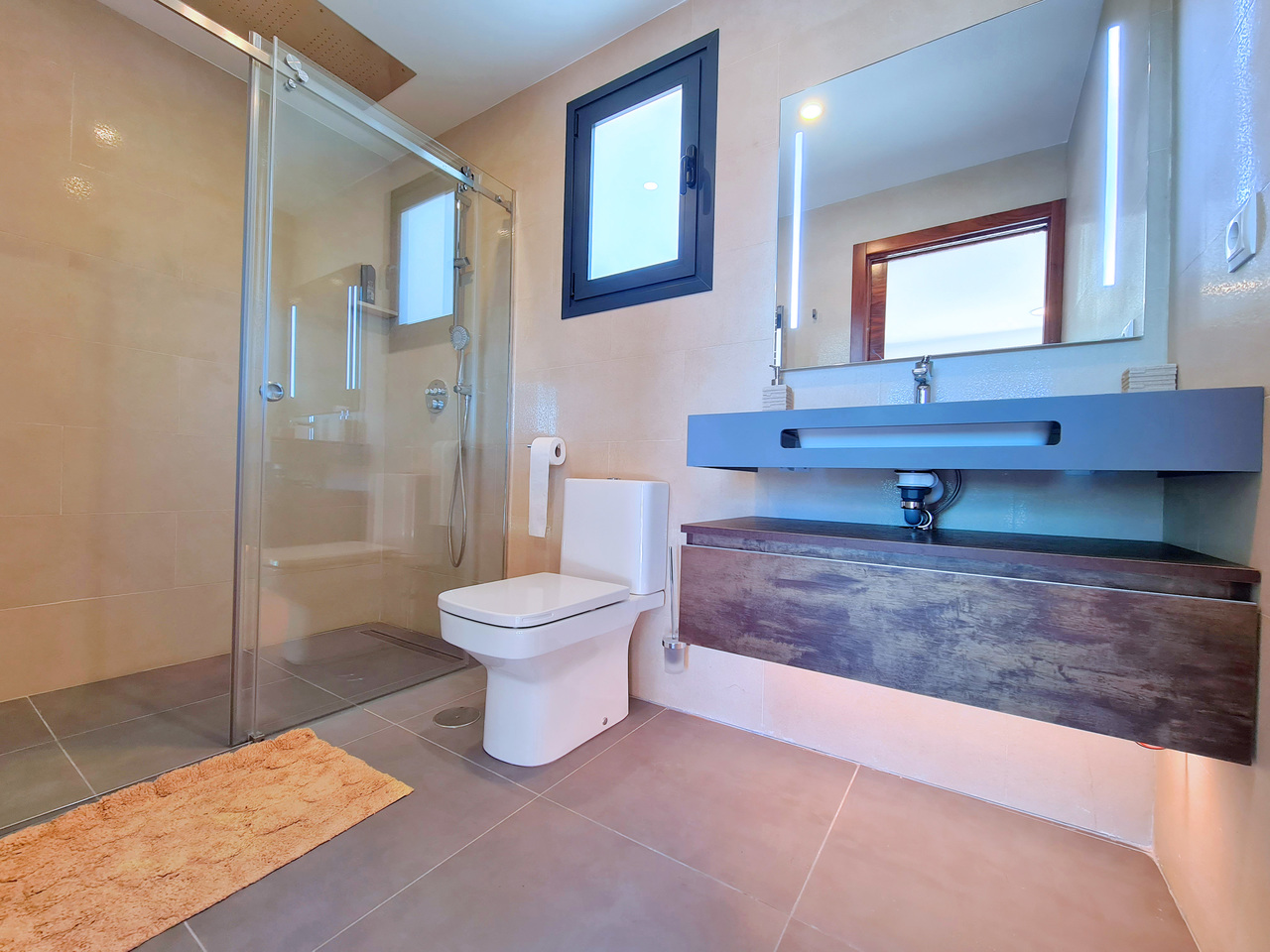Bathroom in villa for sale in Los Alcazares