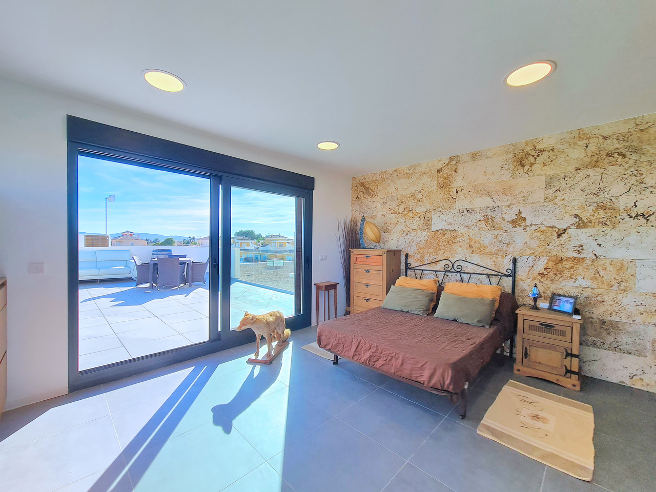 Garden in villa for sale in Los Alcazares
