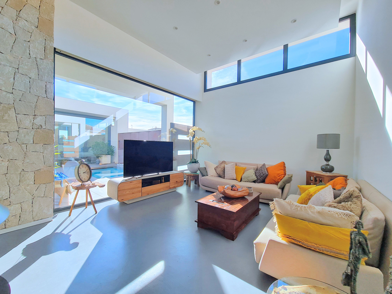 Terrace in villa for sale in Los Alcazares