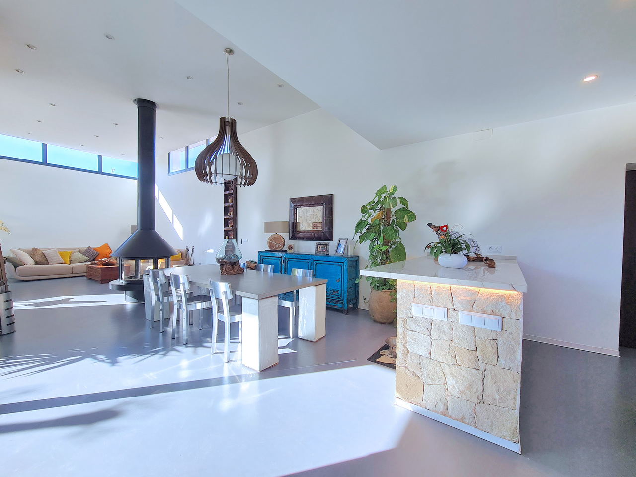 Pool area in villa for sale in Los Alcazares