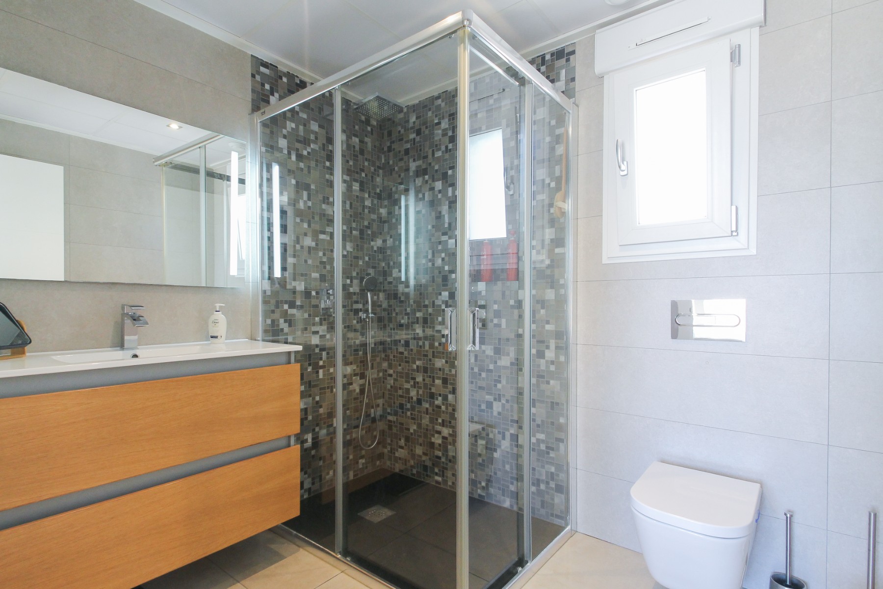 Bedroom in villa for sale in Torrevieja