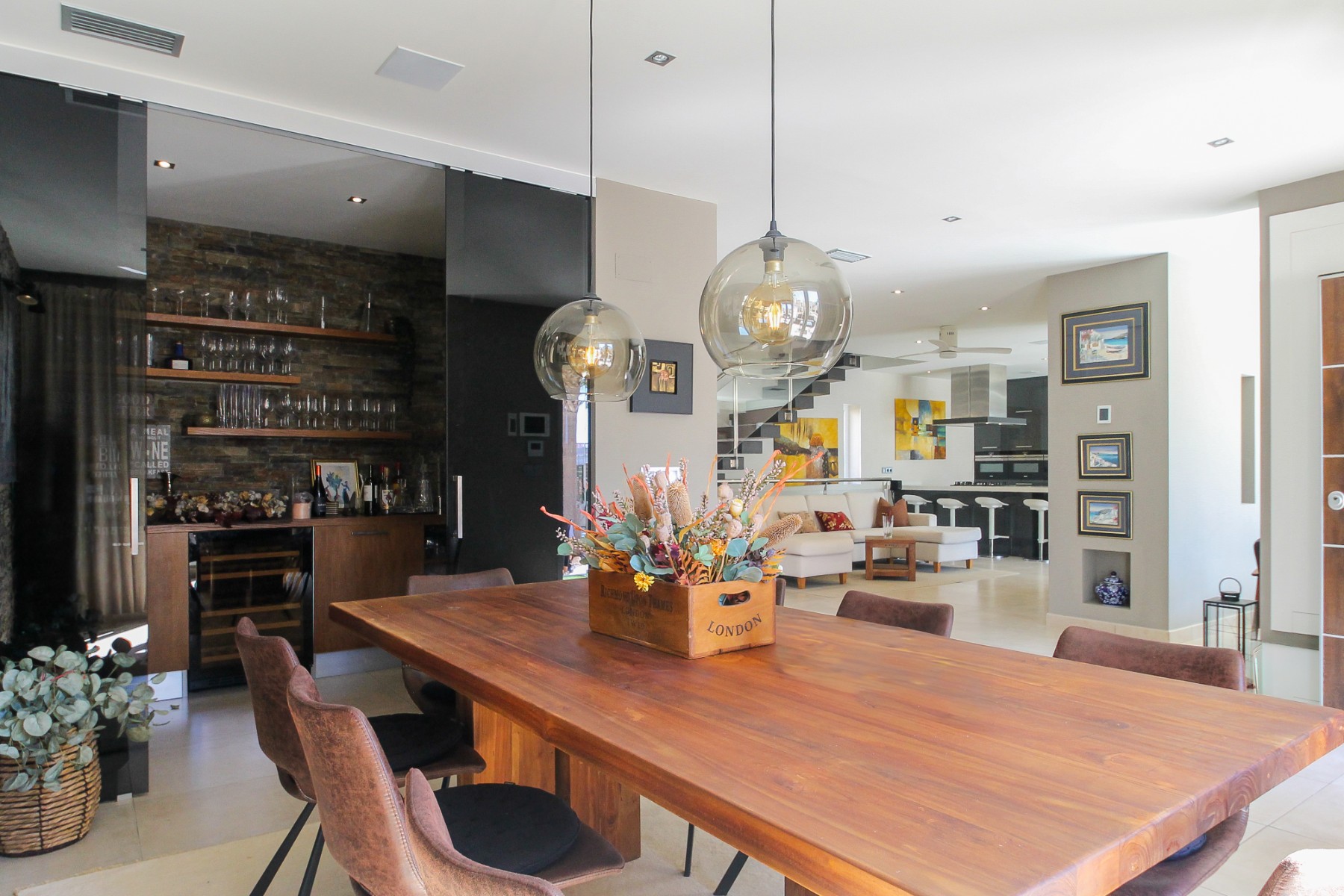 Dining area in villa for sale in Torrevieja