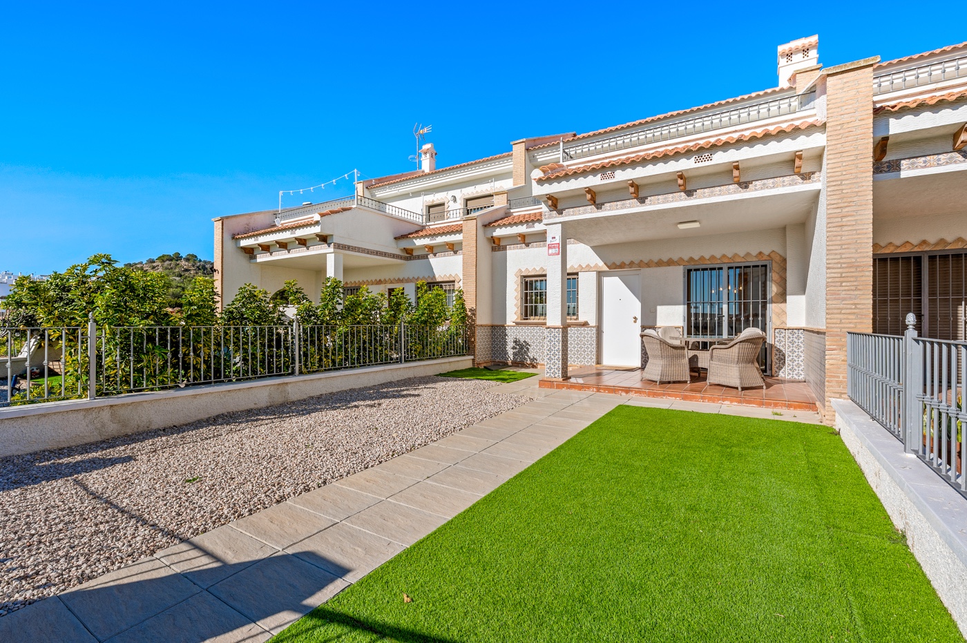 Charming townhouse with garden in Villas María – San Miguel de Salinas This very well-maintained tow