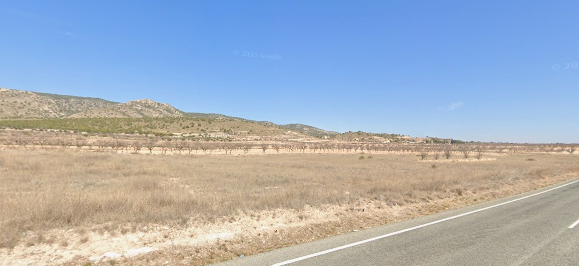 Legal building plot of over 13800 m2 for sale in a picturesque valley