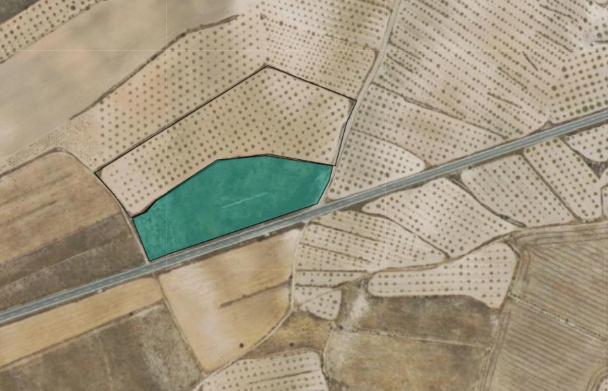 Legal building plot of over 13800 m2 for sale in a picturesque valley