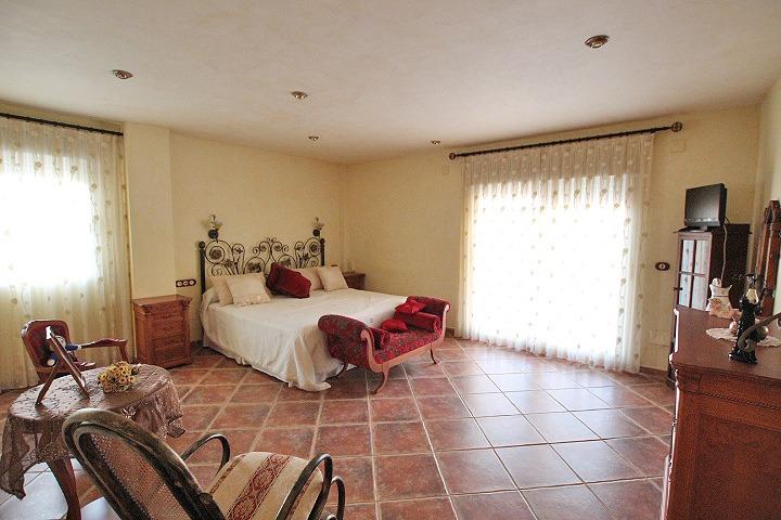 Master bedroom in villa for sale in Formentera del Segura