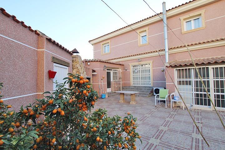 Terrace in villa for sale in Formentera del Segura