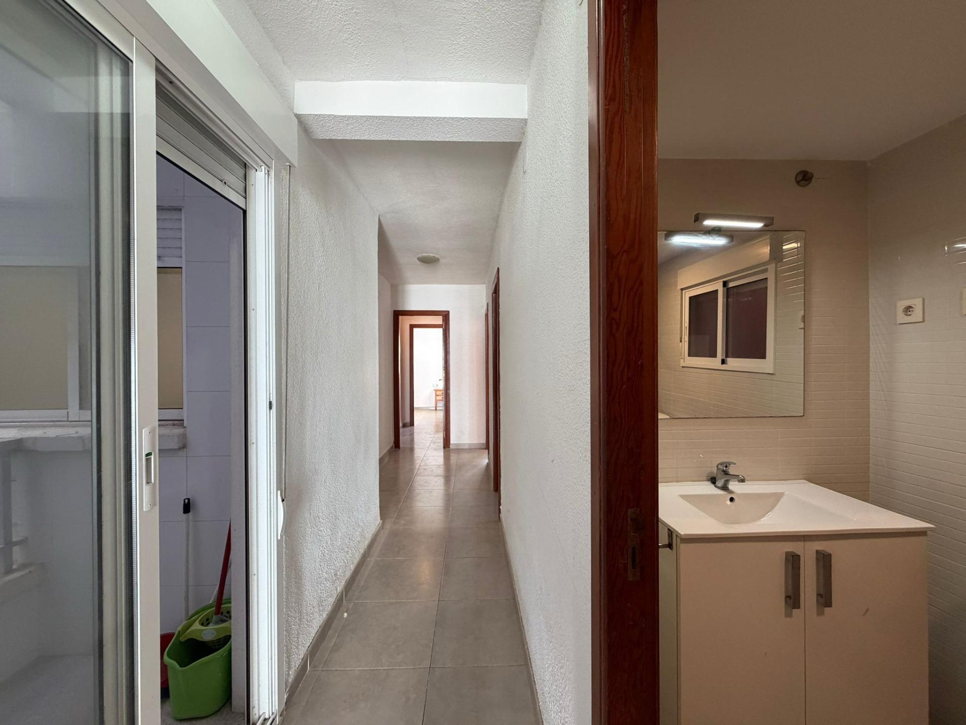 Bedroom in apartment for sale in Torrevieja