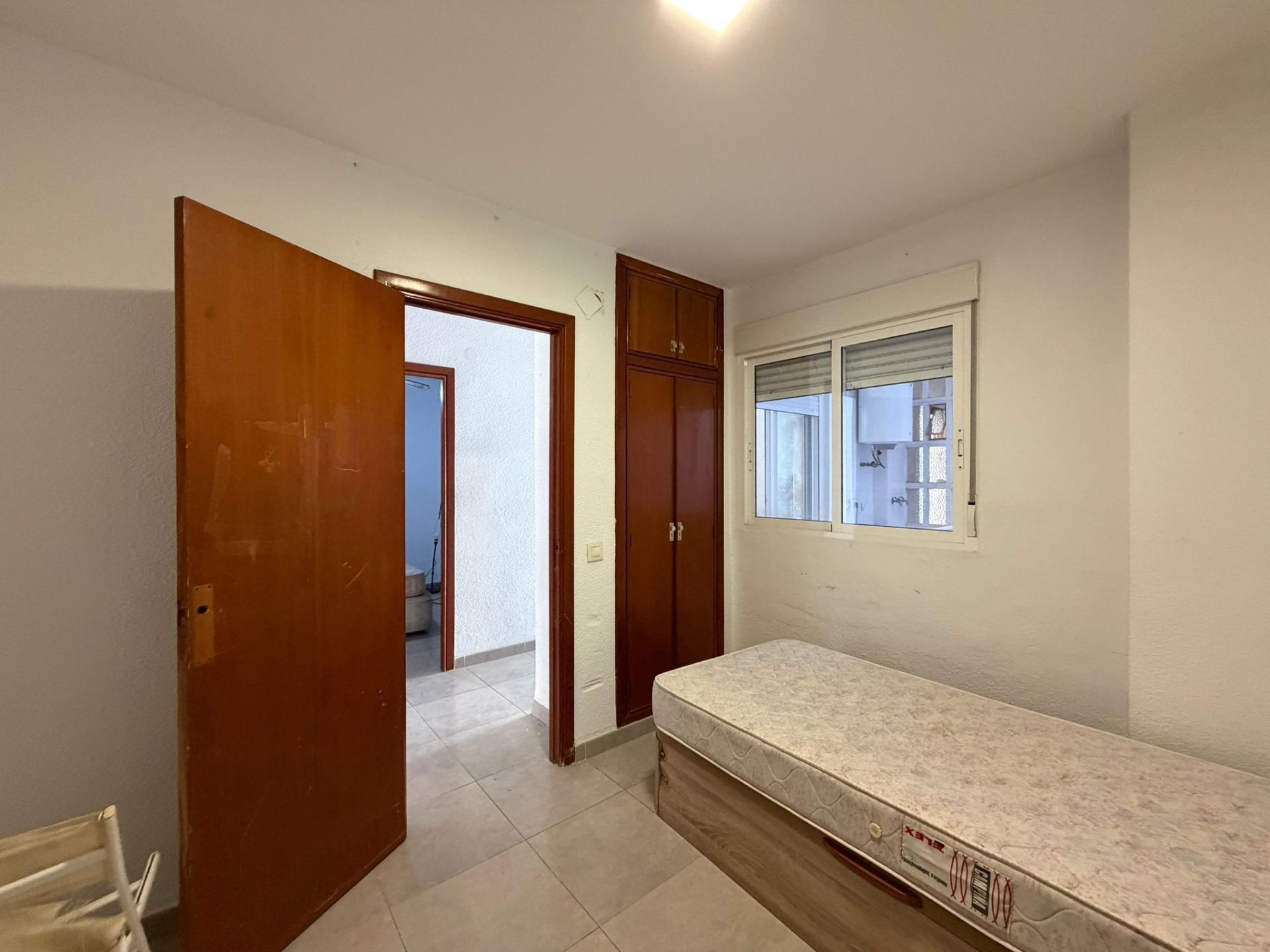 Bedroom in apartment for sale in Torrevieja